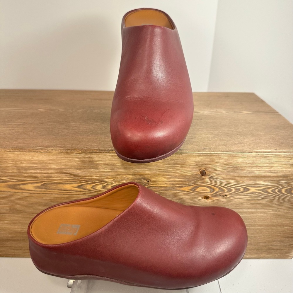 FitFlop Shuv Leather Mules Clogs SZ 8 Burgundy Microwobbleboard Slip On Comfort